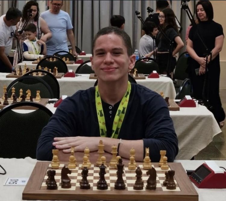  Henrique Veloso, classificado em 7º lugar no ranking de melhores do xadrez brasileiro