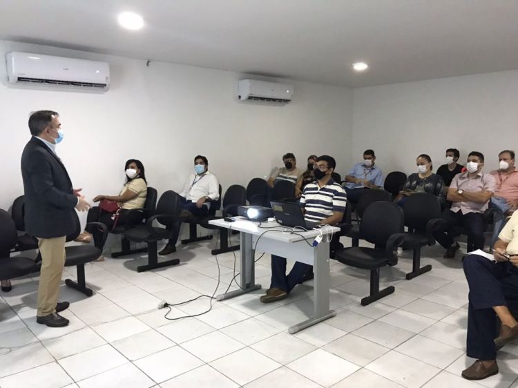 Estiveram presentes na reunião 23 representantes de empreendimentos, empresas e órgãos públicos