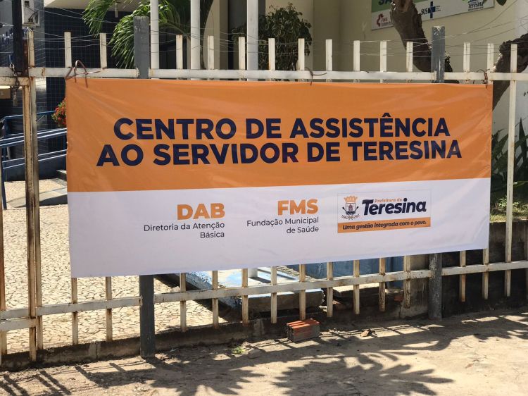  TERESINA: a vacina é disponibilizada para a população em drives e salas de vacina