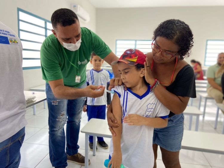 O calendário básico da criança contempla 13 vacinas, com 18 avaliações