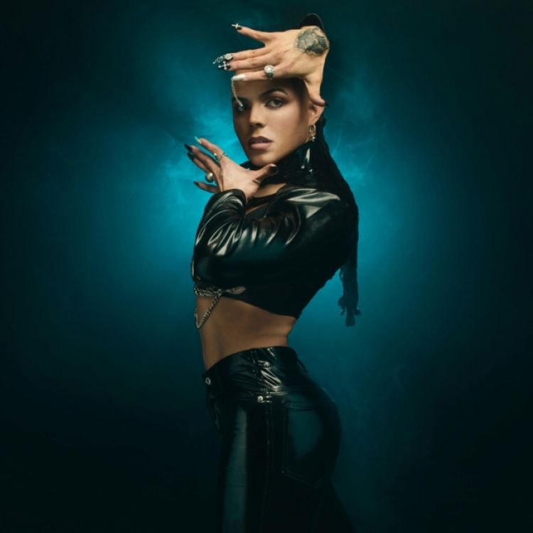 OXA:  nas redes sociais, muitos pedem que Lady Gaga convide a artista brasileira para um feat histórico