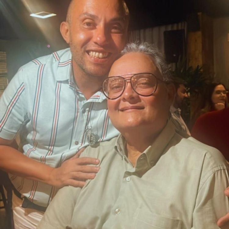 O auditor fiscal Admilson Brasil Lustosa celebrou aniversário em THE com familiares e amigos. De Brasília veio o sobrinho Kayo Lustosa, que aproveita para rever familiares e amigos no findi.