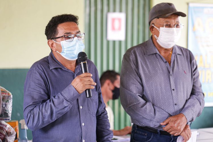 Vereador Valdemir Virgino acompanha o prefeito Dr. Pessoa no bairro Água Mineral