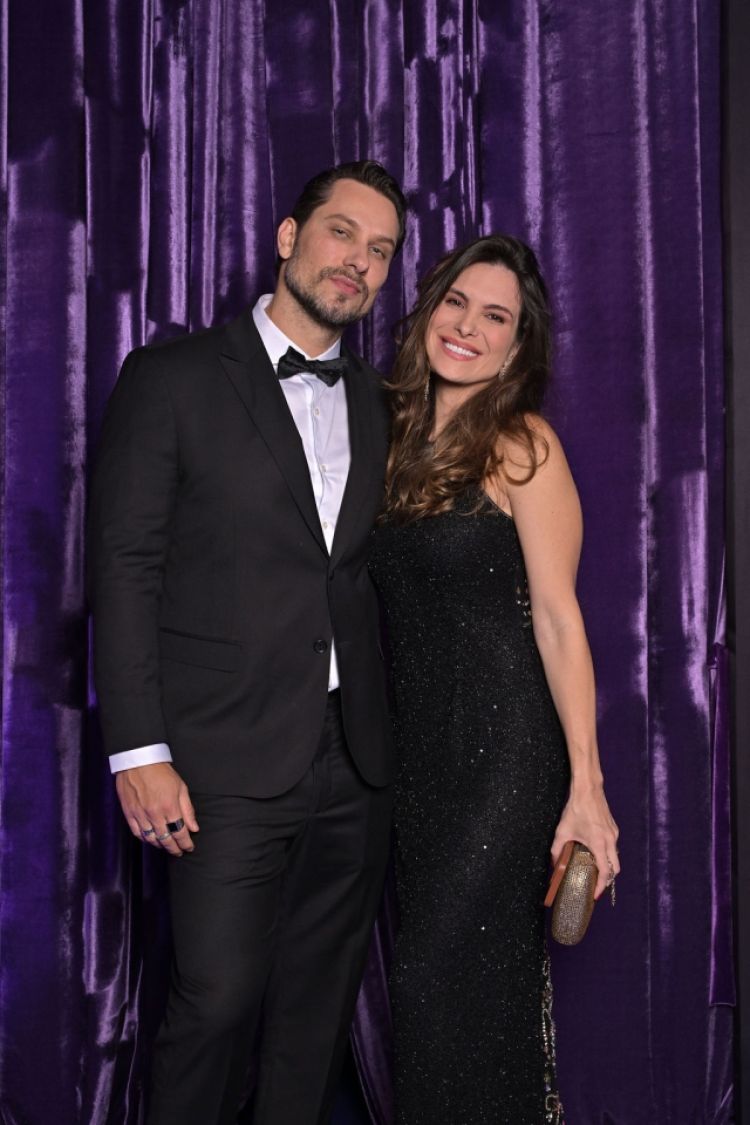 Na noite, Eliezer ex-BBB e DJ com a esposa Kamila