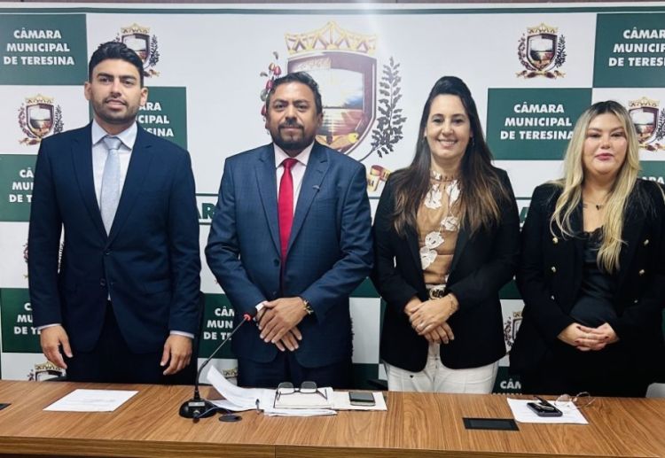 A reunião com a FMS e a diretoria do Hospital São Marcos, ocorreu no Plenarinho da Câmara.