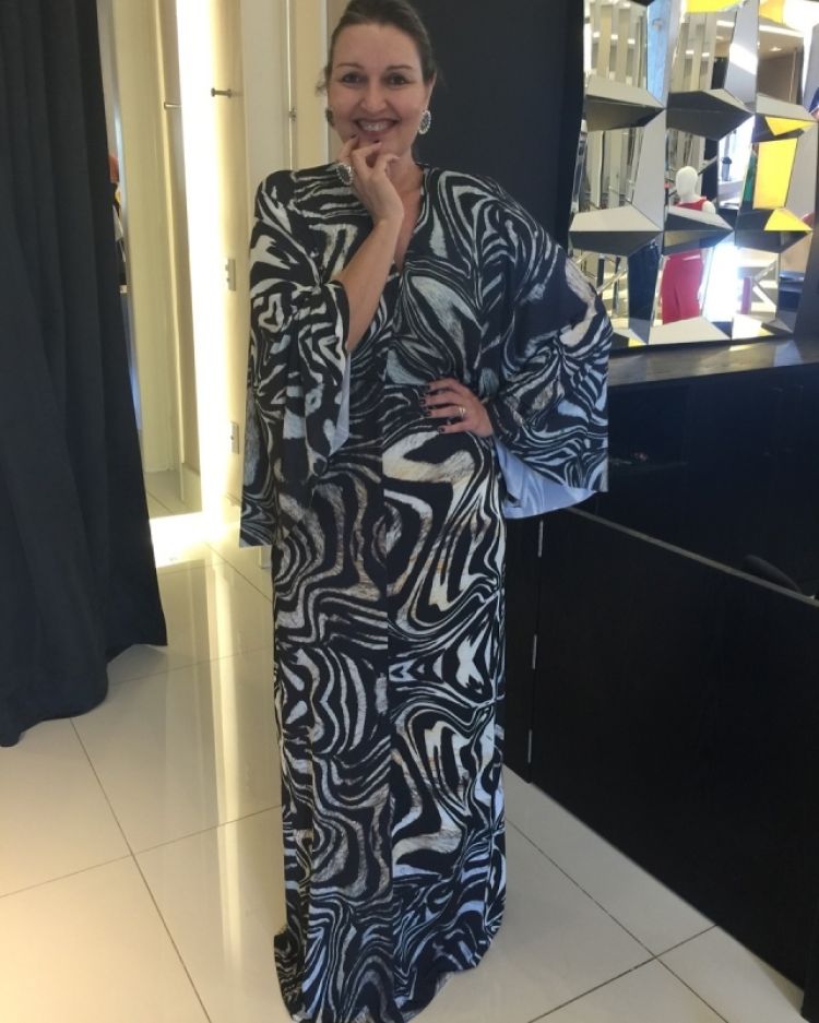 Estilo elegante de Joana Darc Mendes Buenos Ayres, querida aniversariante de hoje, sexta 13 de junho