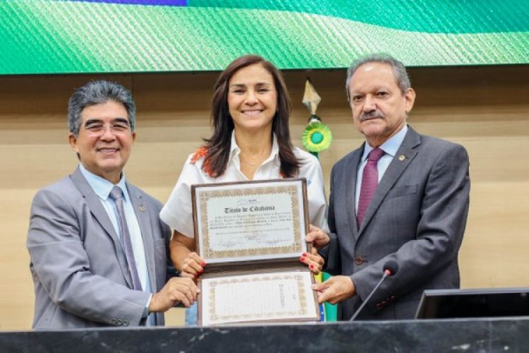 Clara Inês Nicholls Estrada (no clic), ganhou Título de Cidadania Piauiense