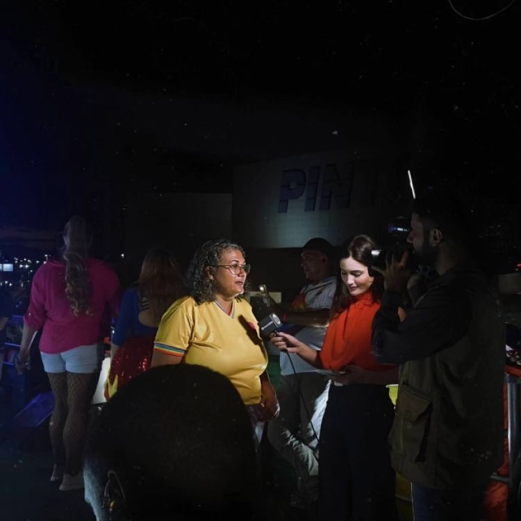 Marinalva Santana sendo entrevistada 