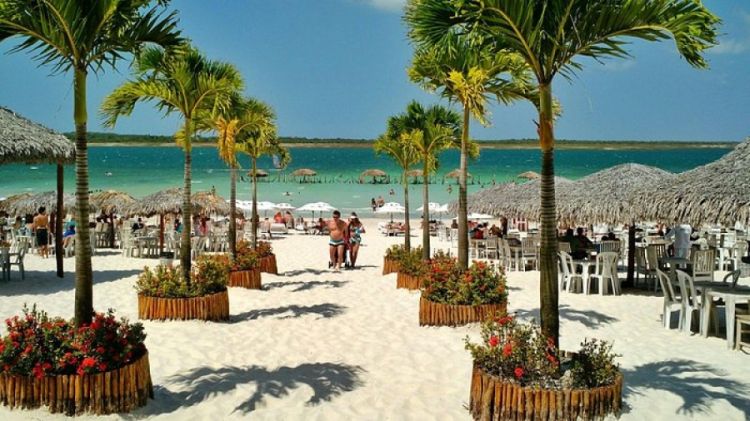 A Rota das Emoções é um roteiro que percorre três Estados diferentes, numa única viagem, envolvendo sol, mar, praia, rios e aventura.