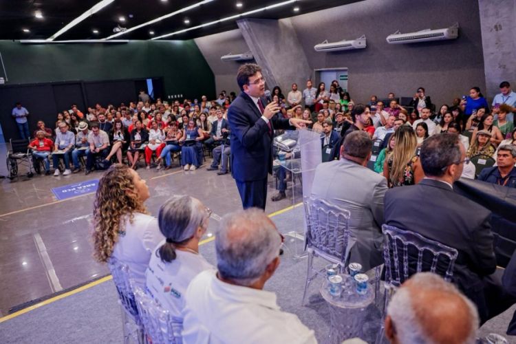 Rafael Fonteles participou, no Blue Tree Towers Rio Poty, em Teresina, da abertura da Conferência Estadual das Cidades
