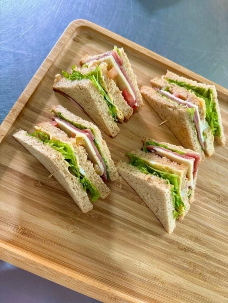 Um buffet necessita muito mais de ingredientes para degustação; é importante a montagem e disposição dos produtos à mesa