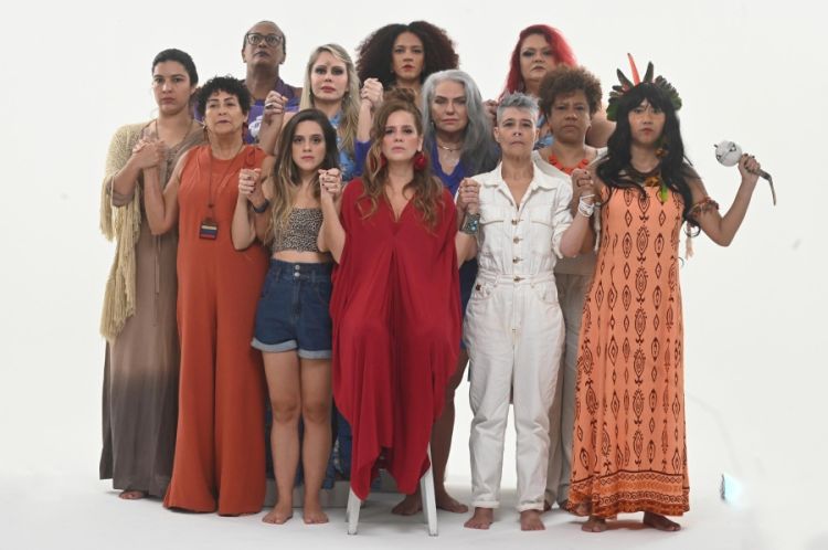  Patricia Mellodi se uniu a um time de mulheres para lançar o clipe “Qualquer Uma”