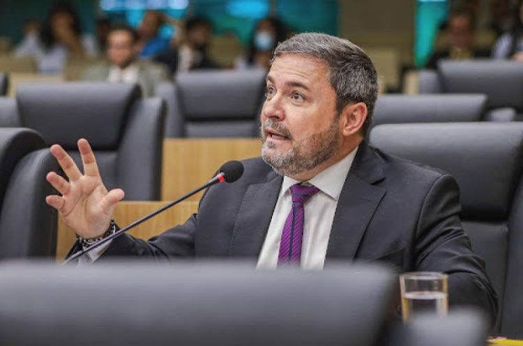 Fábio Novo cobra transporte público no centro de THE no sábado e domingo