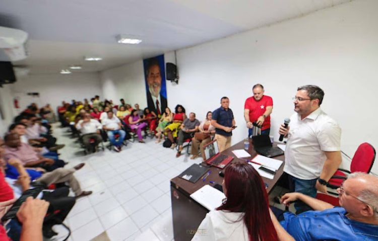 Fábio Novo no comando da reunião 