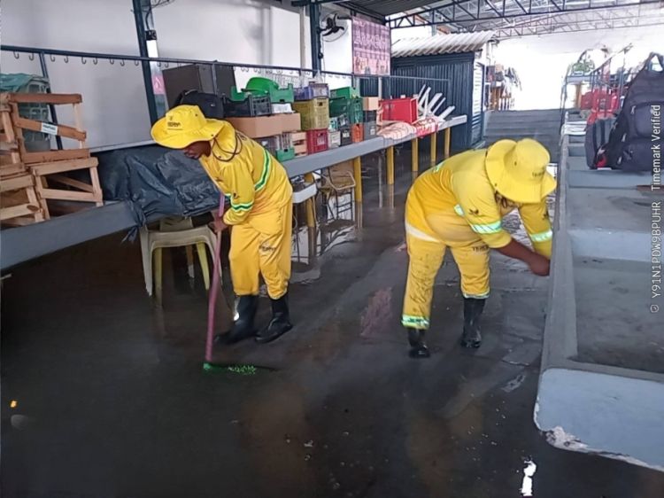 SDU Centro realiza limpeza geral no Mercado da Piçarra