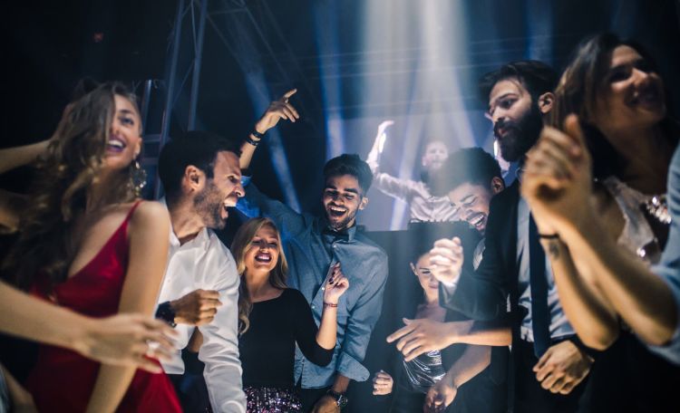  Estão liberados eventos com 60% do público em local fechado e 80% de público em local aberto e semiaberto