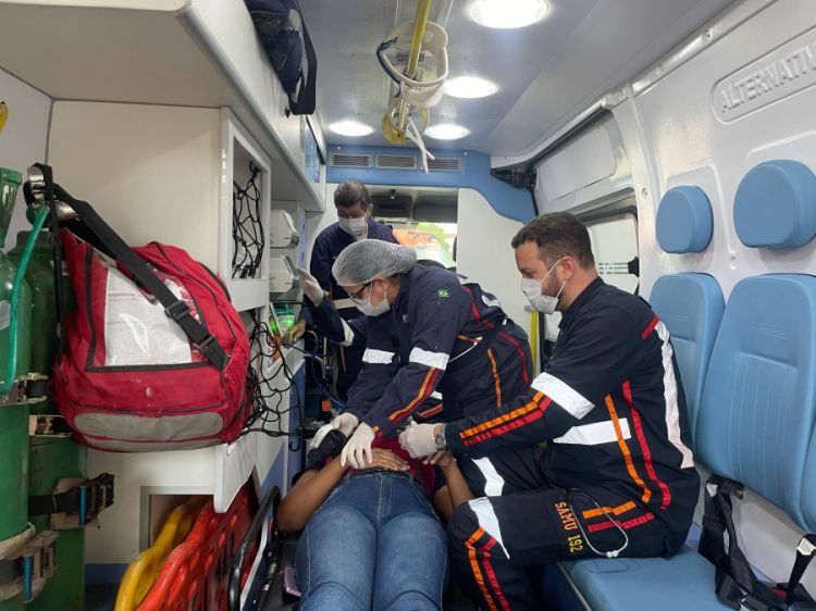 A diretora do SAMU, Adélia Oliveira, destaca que é essencial que o acesso seja feito via SAMU. 