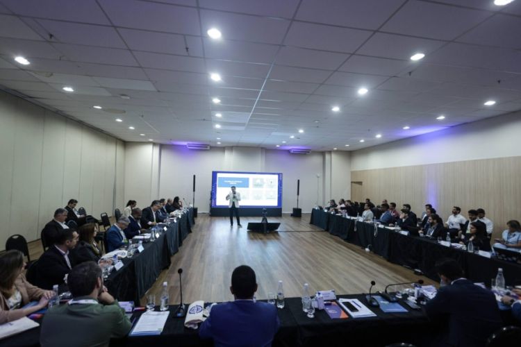 Reuniões em diversos formatos