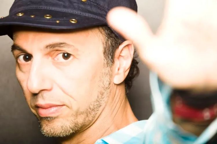 ZECA BALEIRO pisa na Praça Pedro II para grande show grátis