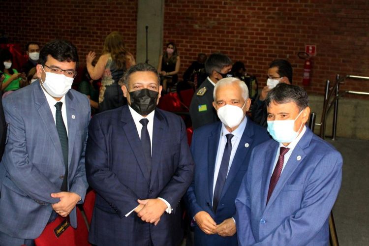  Representando os homenageados, o desembargador do TJ-RJ, Marcelo Buhaten parabenizou a todos do TJ-PI