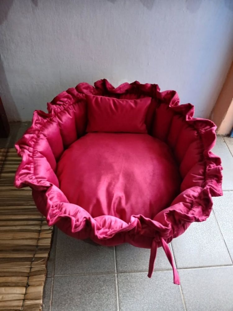 CAMINHAS PETS estilo sanfona, com enchimento de Acrilon; nesse modelo o tecido é Veludo Vinho