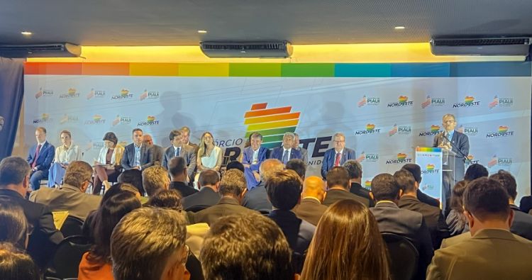 Francisco Alexandre (ao microfone), da Sudene, em evento em Teresina 