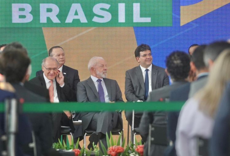 Governador Rafael Fonteles ao lado do presidente Lula em Brasília 
