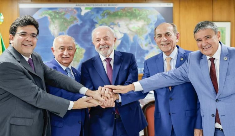 Presidente Lula com o governador Rafael Fonteles, Ministro Wellington Dias, senador Marcelo Castro e deputado federal Julio Cesar Lima