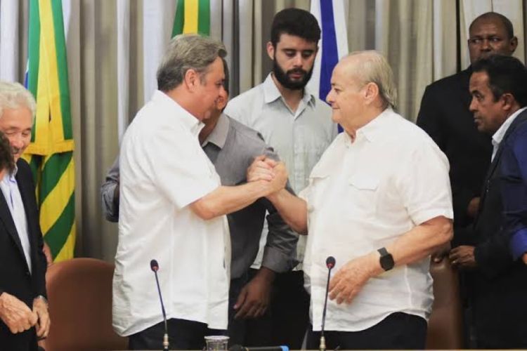 Júlio Arcoverde  volta para Brasília para assumir a vaga de deputado federal