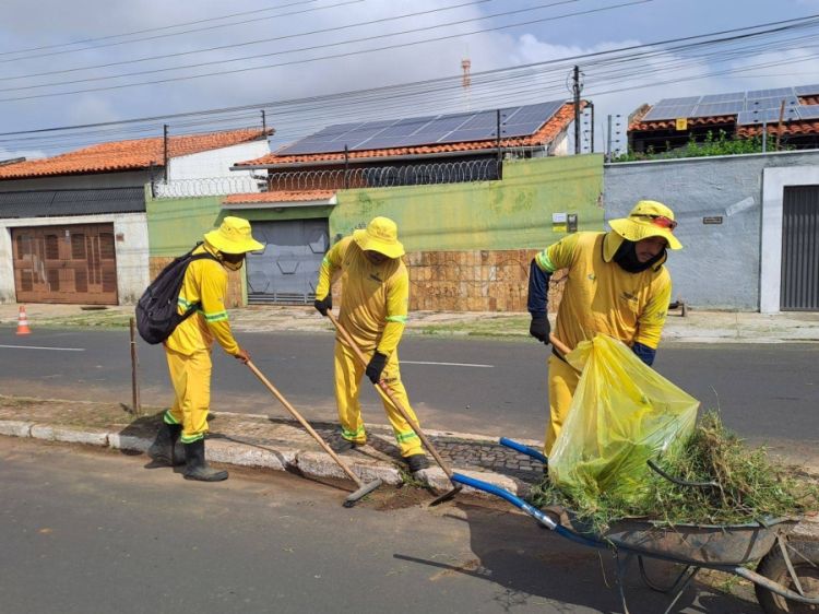Para melhoria da situação crítica por conta do acúmulo de lixo em alguns pontos 