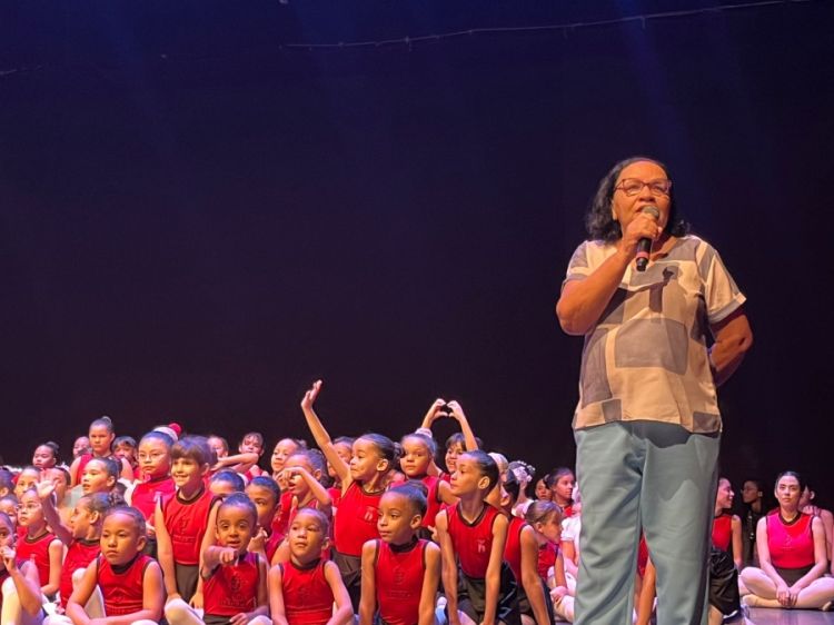 Participação de crianças na programação