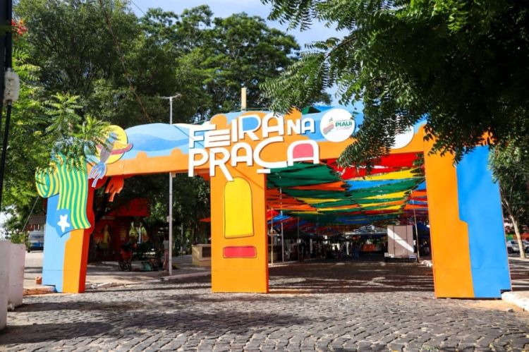 A organização informa que, em razão da Semana Santa, não haverá realização da Feira na Praça no domingo de Páscoa (05/04).