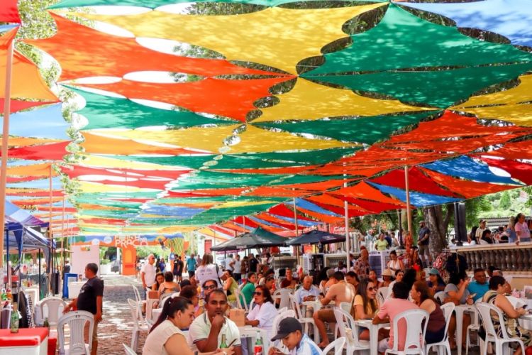 A feira da Praça Pedro II é nesse domingo, reunindo artesanato, música e alegria para os presentes