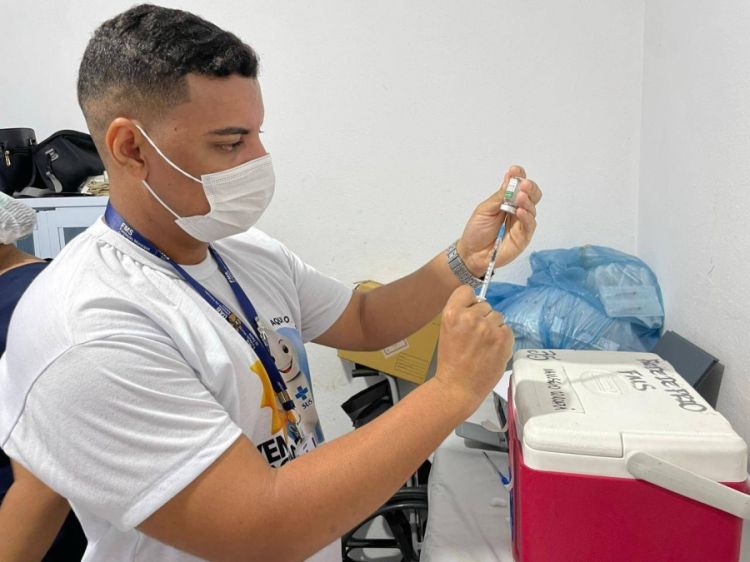 Prossegue a vacina da gripe em Teresina