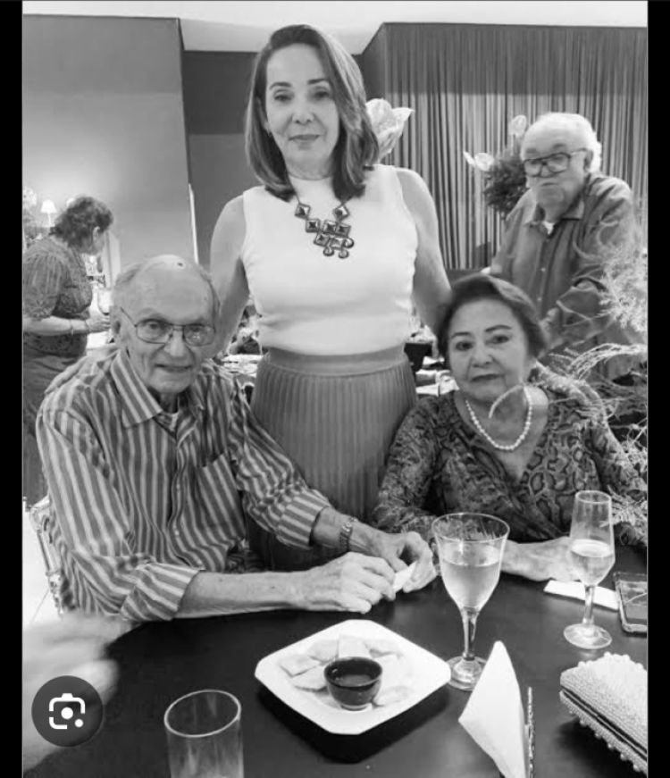 O saudoso Antenor em recente evento,  com a filha  Aldenora e esposa Nise 