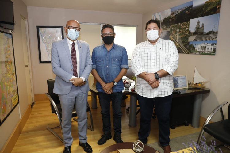 O deputado Franzé, o jornalista Fábio Teles, o diretor do Emater Leonardo Nogueira