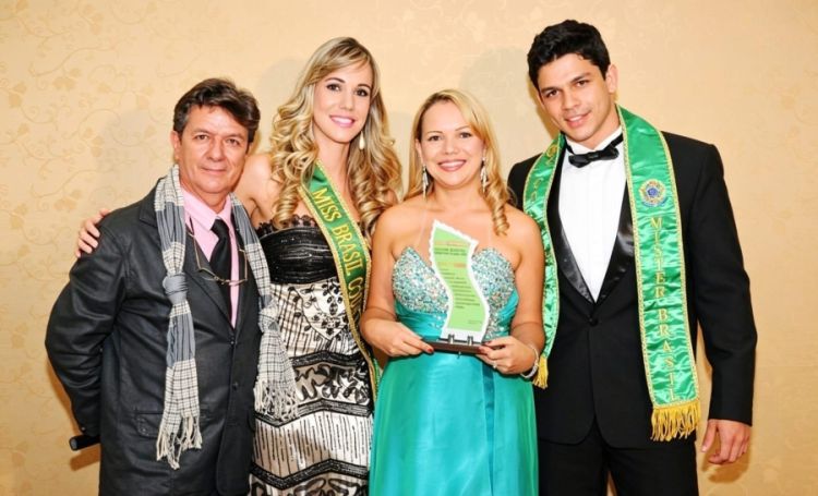 Osmar Sipaúba (à esquerda) com convidados em recente evento