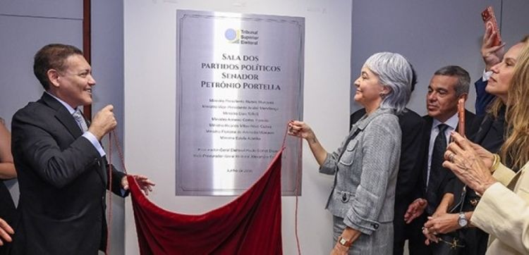 Ministro Kassio Nunes Marques inaugura Sala dos Partidos Políticos Petrônio Portella 