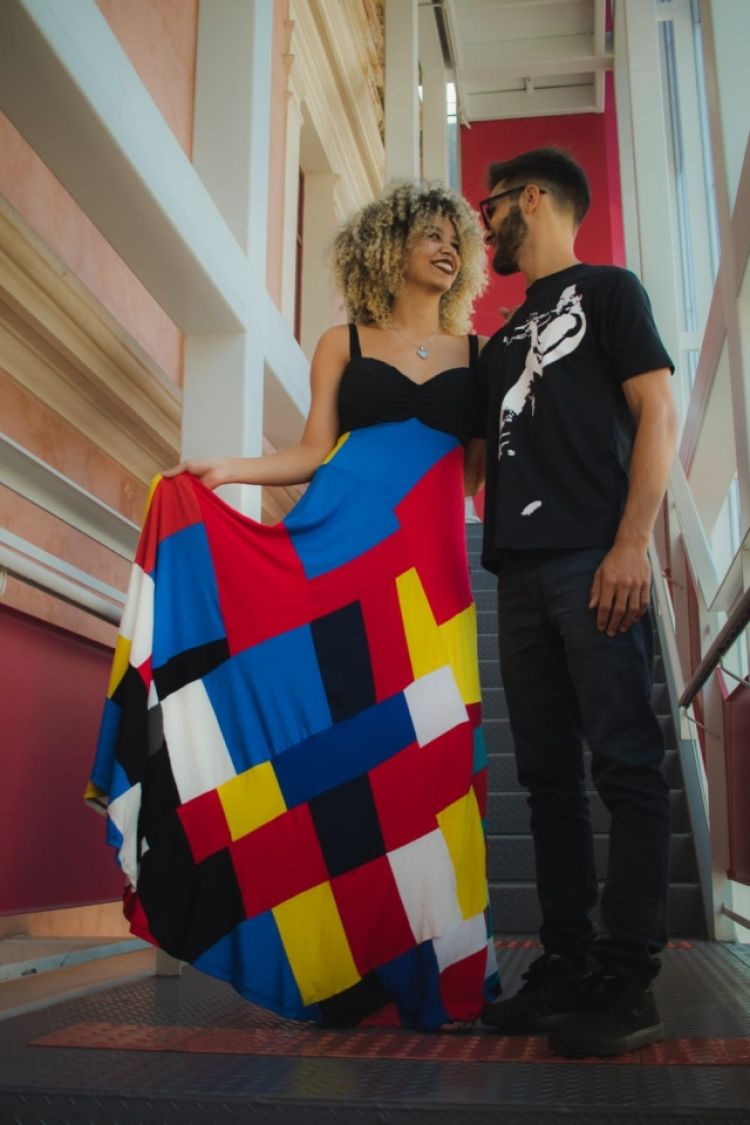 Seu estilo é conceitual com a moda de cultura pop rock passando por diversos estilos sonoros e temáticos