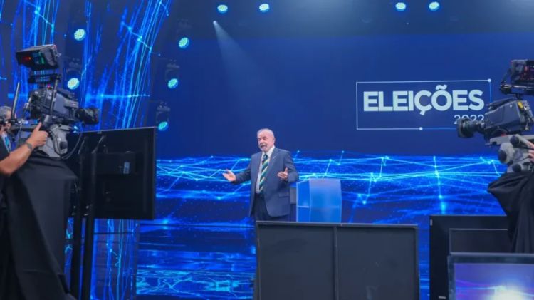 Sem Lula no debate da Band, Flávio Bolsonaro mantém sua ausência também