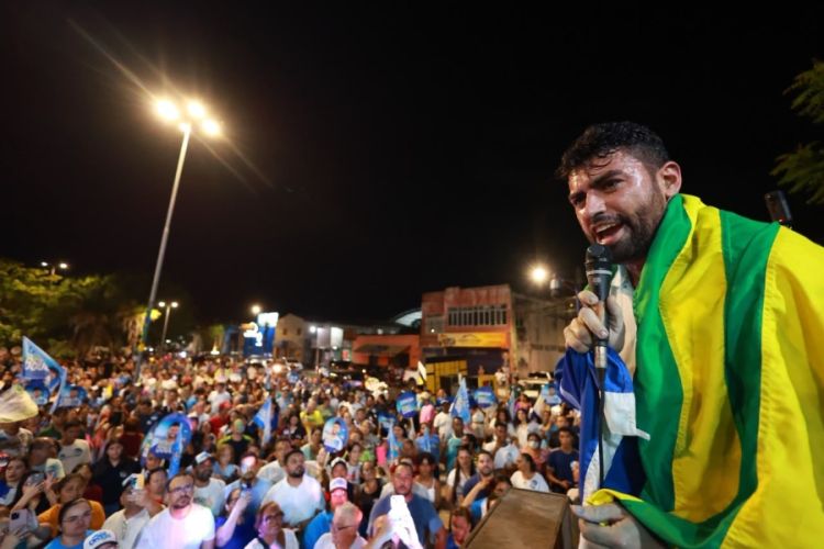 Mocambinho abraça Draga Alana 