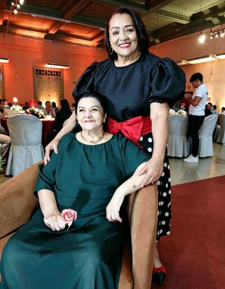 Elvira Raulino e a cerimonialista Alice Moreira 