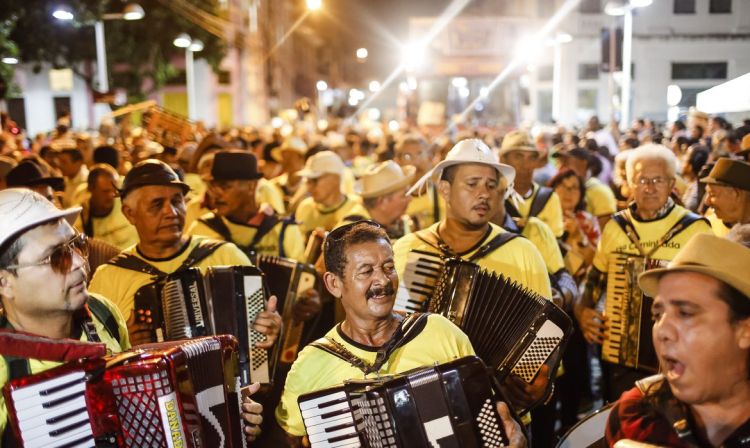 O evento também traz o sabor junino com comidas típicas, brincadeiras e muita diversão