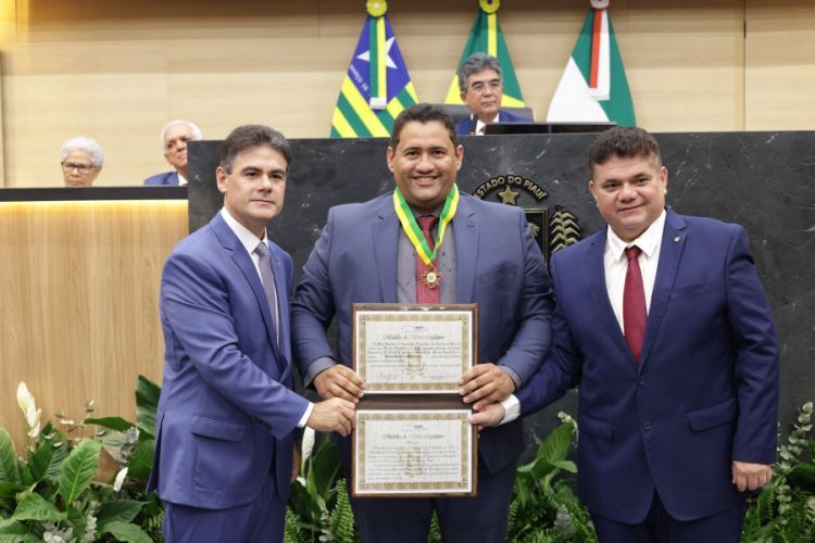 Instante da homenagem na Alepi 
