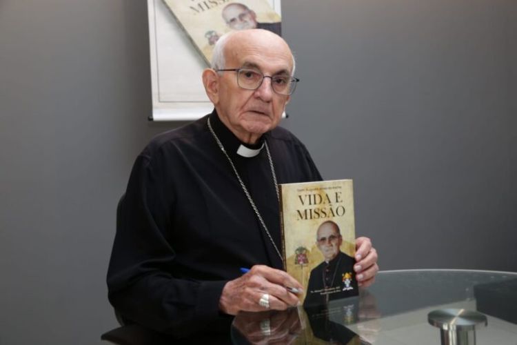 Dom Augusto em Teresina para lançar seu livro no Museu Dom Avelar Brandão Vilela