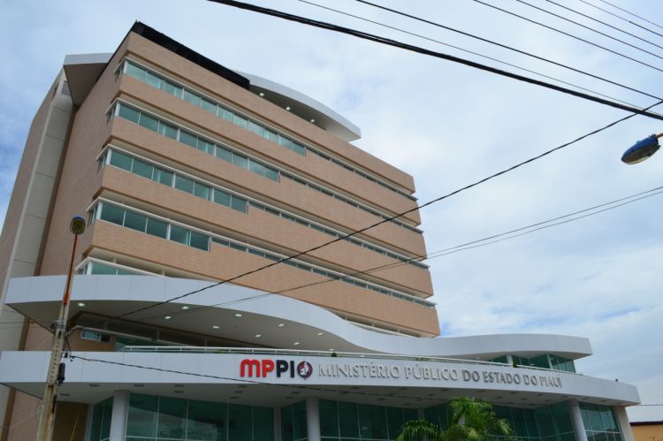 Segundo o Edital, os gabaritos oficiais preliminares das provas objetivas serão divulgados na internet