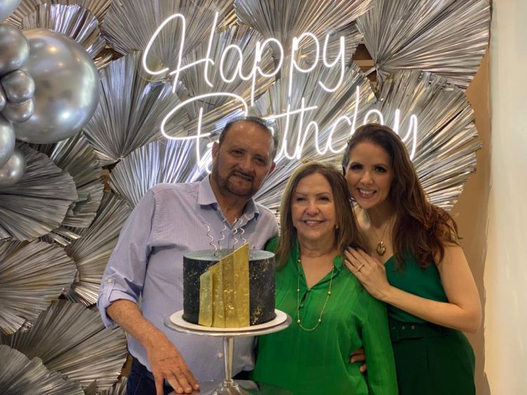 José Borges, Neide Moura Fé e Yara Moura Fé em sessão de festa