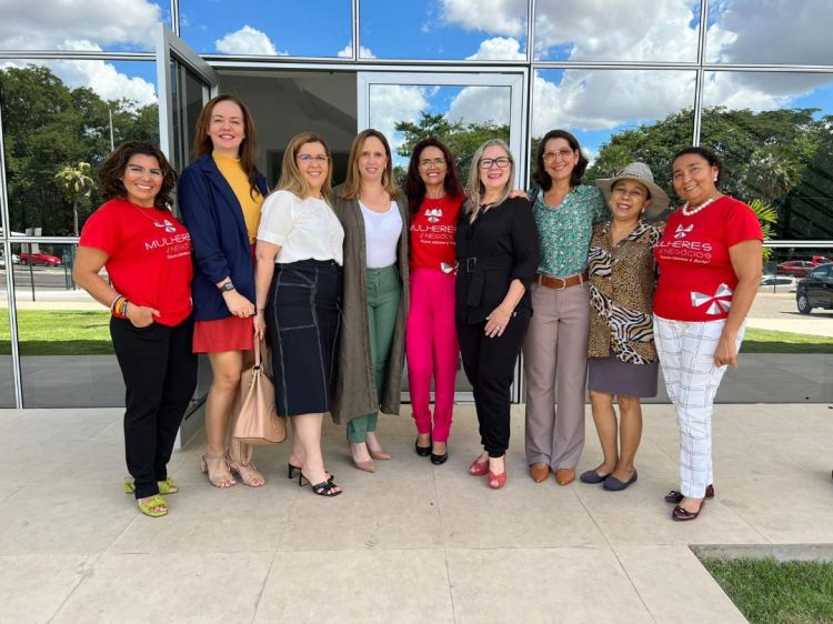 Mulheres em reunião no Centro de Convenções
