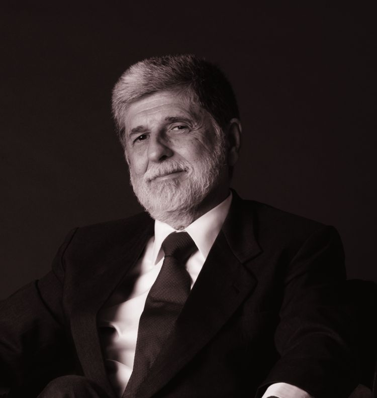 A obra reúne memórias, anotações e pesquisas