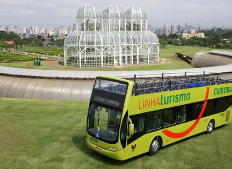 Ônibus para turistas em Curitiba: ideia no Brasil que é exemplo para os estados